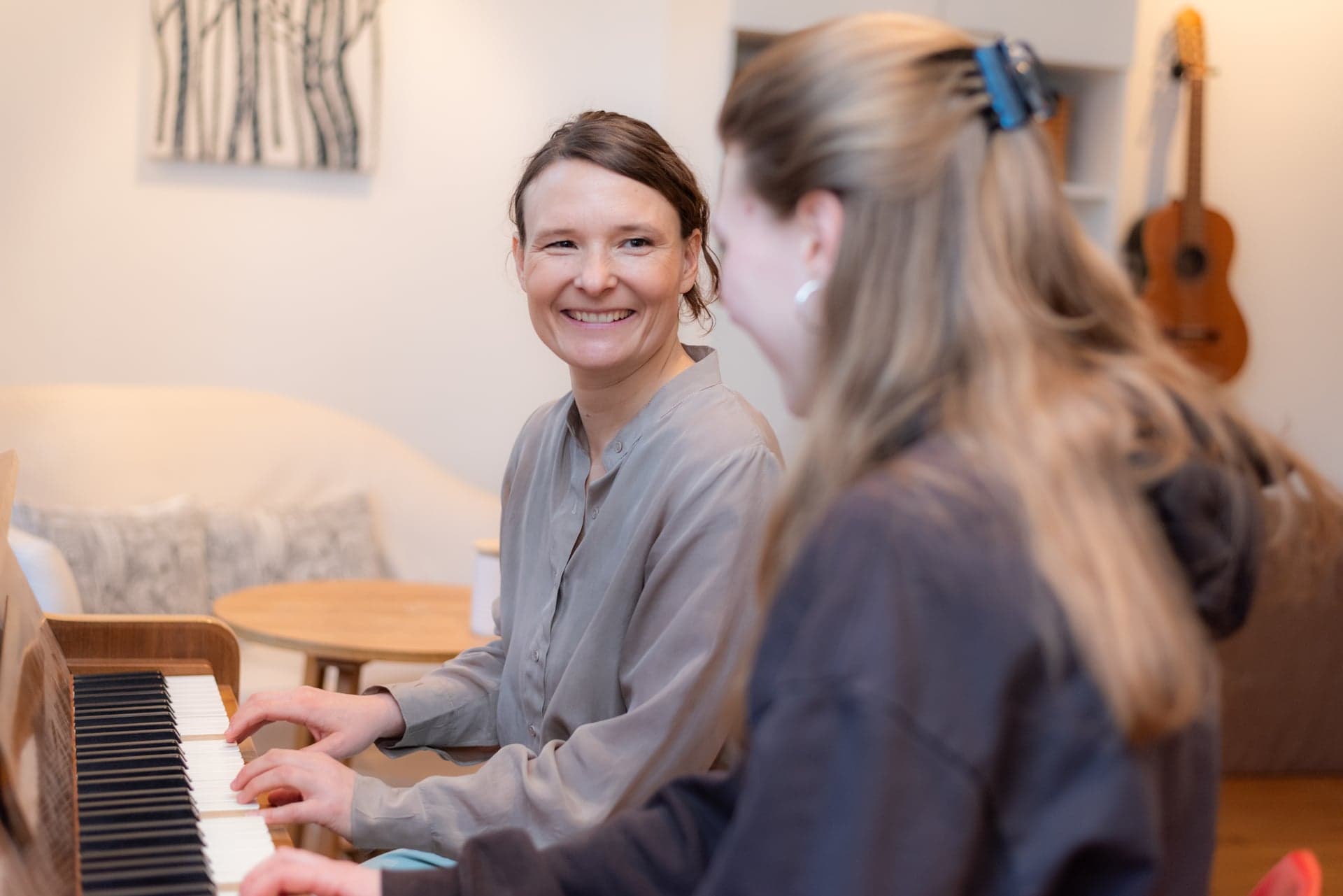 Musiktherapie-Sitzung am Klavier